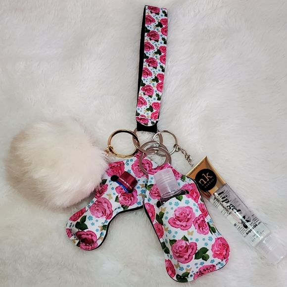 Cute Keychain Accessory - Picture 4 of 4